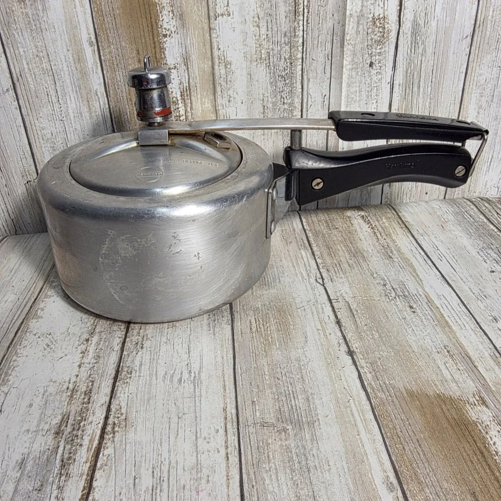 Hawkins Classic 1.5 Litre Aluminum Pressure Cooker Silver Small Batch Pot